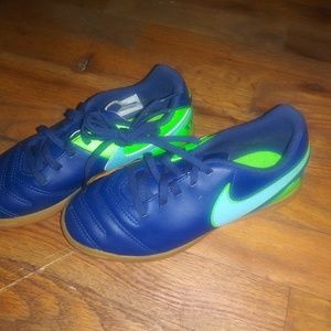 EUC Nike Jr TiempoX Indoor Soccer Shoes Youth Styl